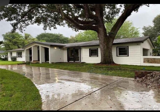 Building Photo - 7440 SW 70th Ter