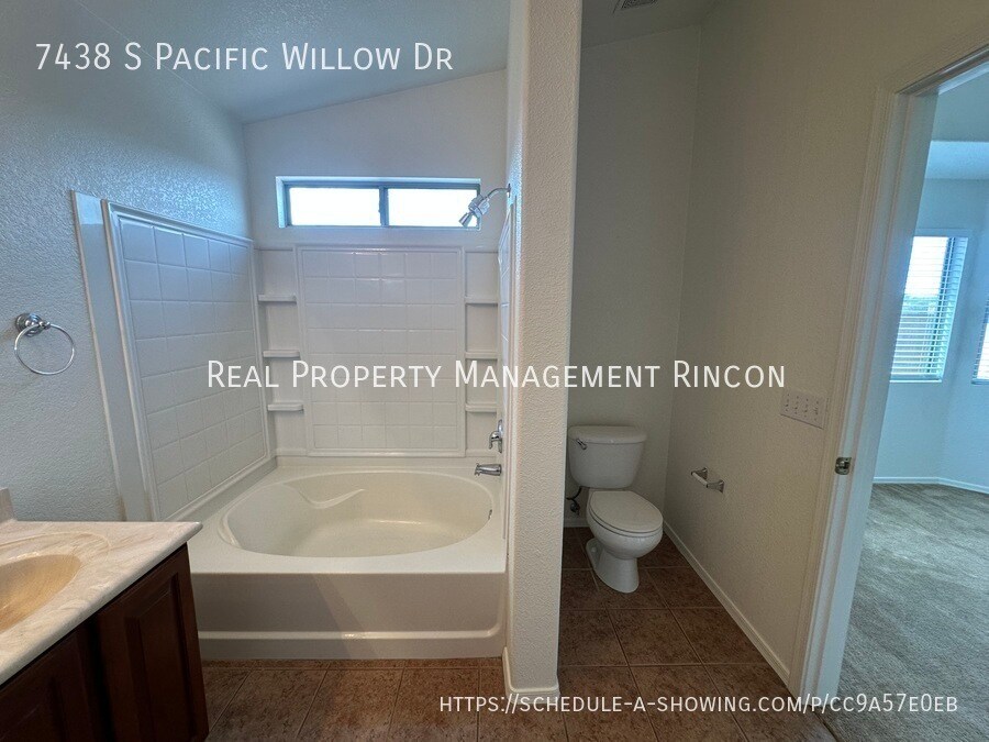 Building Photo - 7438 S Pacific Willow Dr