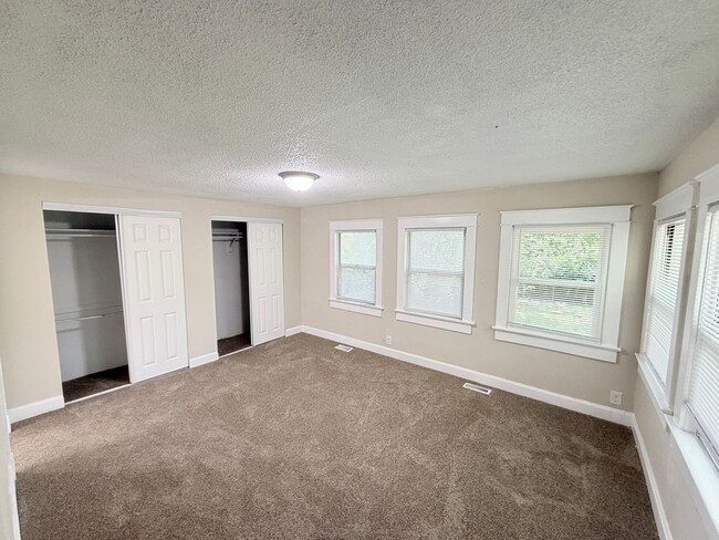 Building Photo - 10104 E Golf Ave
