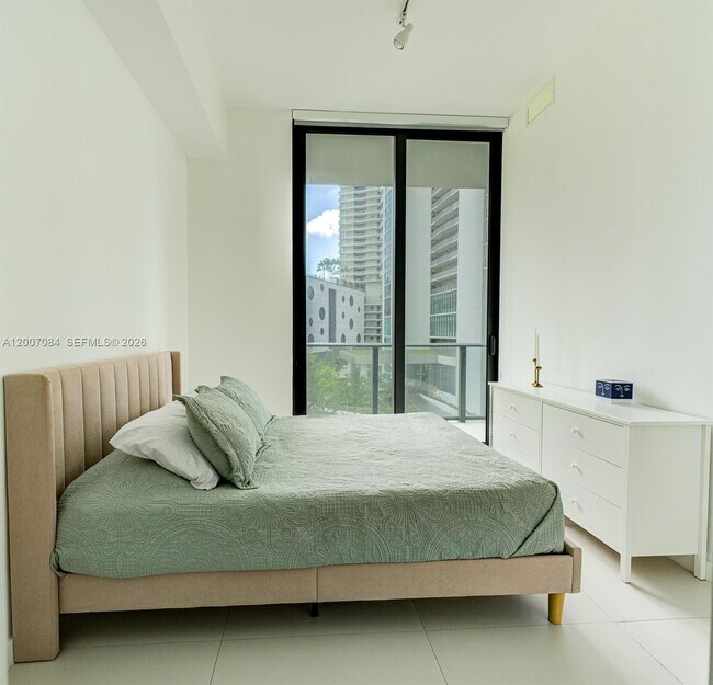 Building Photo - 501 NE 31st St