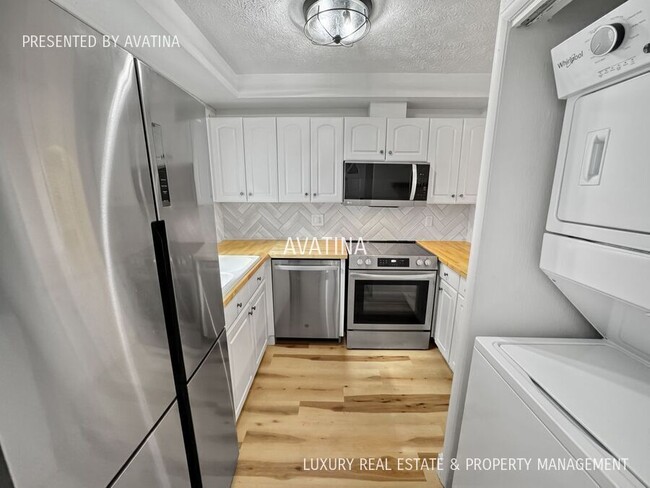 Building Photo - Video! Beautifully Renovated  Kailua Condo!