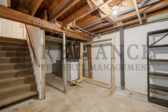 Building Photo - 374 N Hillcrest St