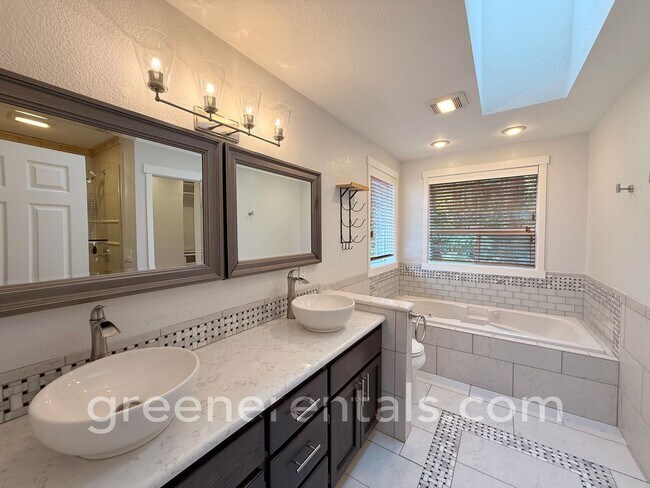 Building Photo - Beautiful 4BD/2.5BA West Olympia Home in Quiet Neighborhood