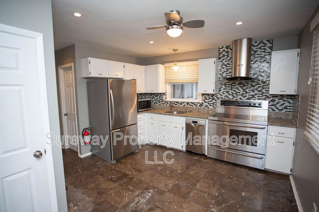 Building Photo - 841 Grove St