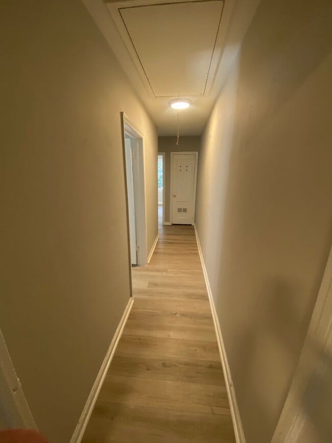 Building Photo - 127 Torch Hill Rd