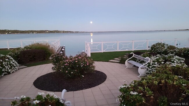 Building Photo - 62 Canoe Place Rd