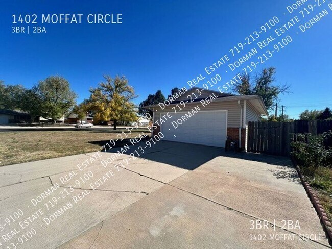 Building Photo - 1402 Moffat Cir