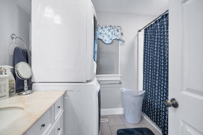 Building Photo - 76 S Edgewood Rd