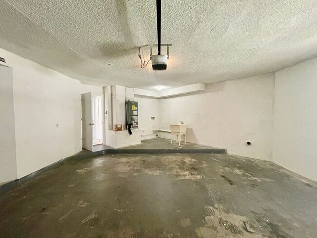 Building Photo - WEDGEFIELD GOLF COURSE VILLA