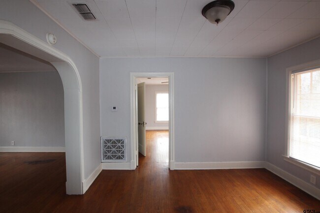 Building Photo - 132 Rowland Pl