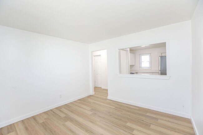 Building Photo - 9544 20th Bay St