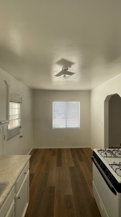 Building Photo - 12322 York Ave