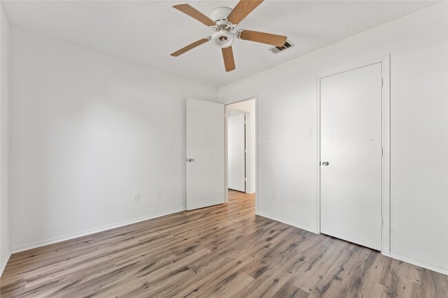 Building Photo - 9723 Cedar Bluff Dr