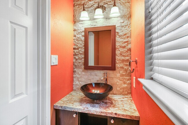 Building Photo - 803 Chisel Point Dr