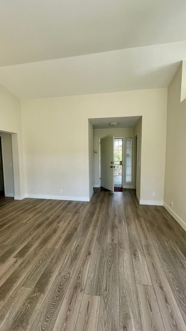 Building Photo - Exceptional 3 Bdrm, 2 Ba, Single Story Hom...