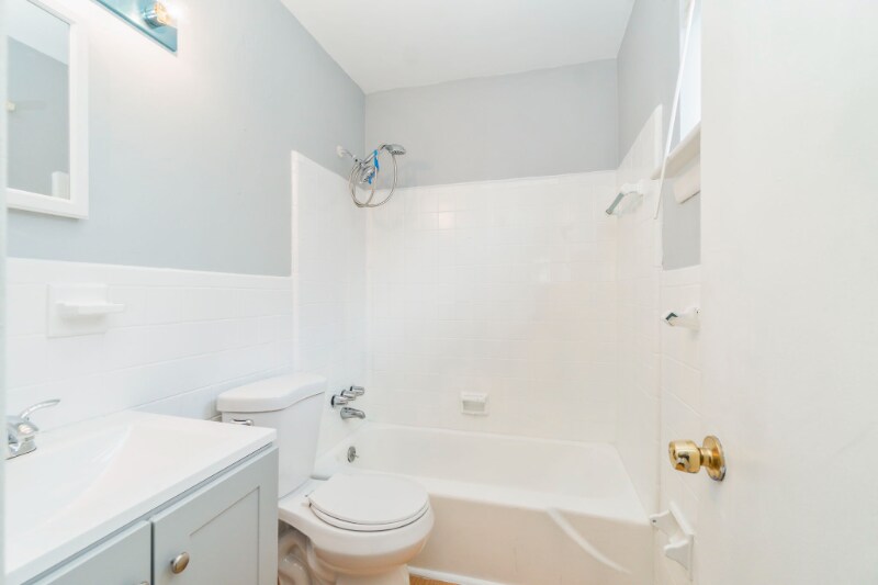 Building Photo - 487 W Ocean View Ave