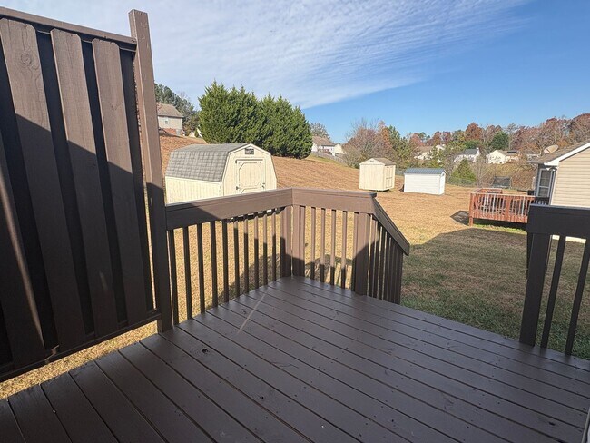 Building Photo - 3 Bedroom, 2 Bathroom House in Winston-Salem!