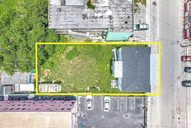 Building Photo - 1814 NW 2nd Ct