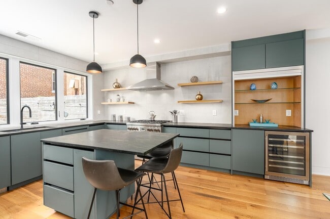 Building Photo - 103 17th St SE