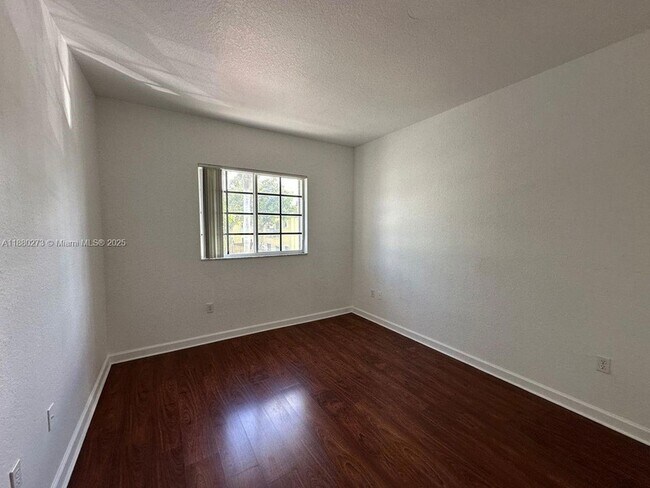 Building Photo - 2641 NE 4th St