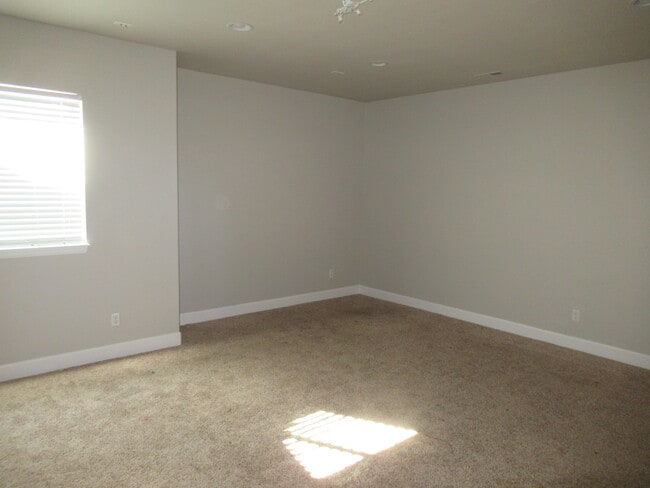 Building Photo - 8007 Briarthorn Ln