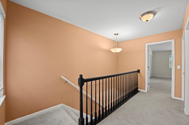 Building Photo - 2-Bedroom Townhouse in Waukegan - Gurnee S...