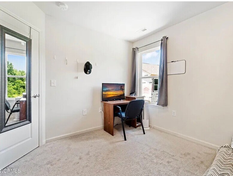 Building Photo - 243 Boyington Pl Rd