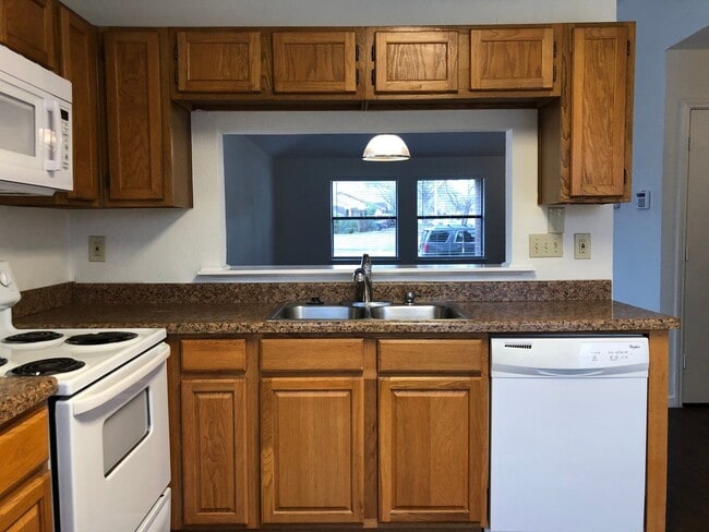Building Photo - 208 E Denton Dr