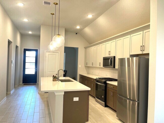 Building Photo - 12614 White Pelican Ct