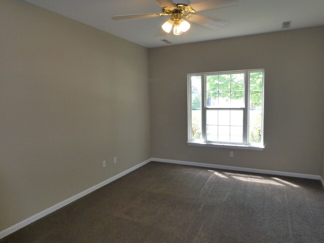 Building Photo - 3 bedroom, 2 bath house West Columbia off ...