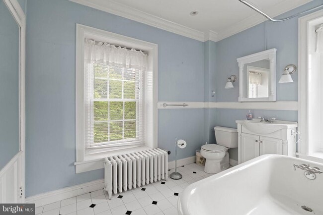 Building Photo - 209 N Bellevue Ave