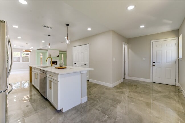 Building Photo - 1901 Canyon Creek Ct