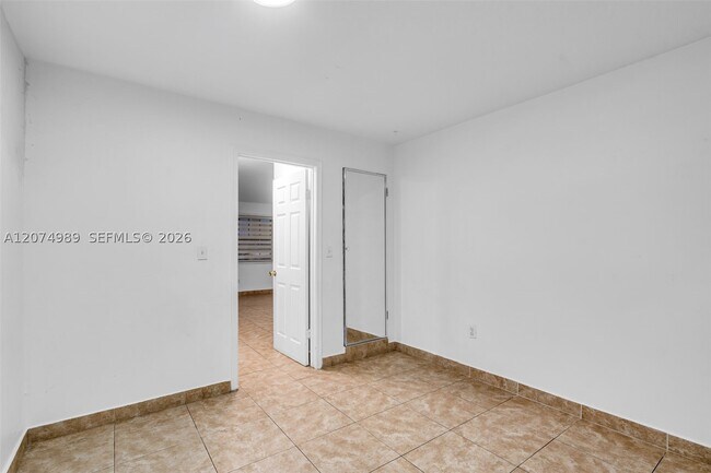 Building Photo - 627 W 68th St