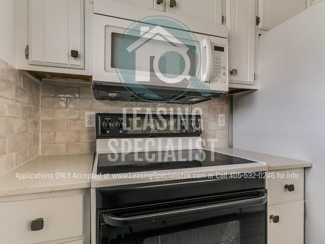 Building Photo - 2 Bed 2 Bath Garden Home in SW OKC's The R...