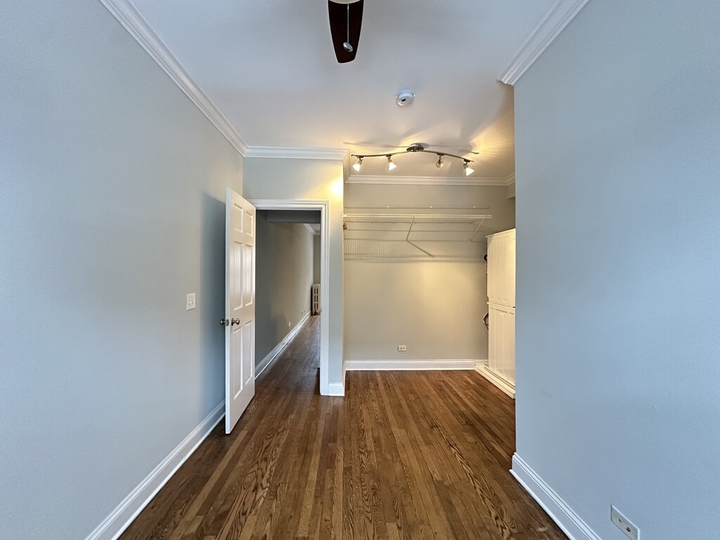 Building Photo - 726 W Addison St