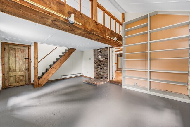 Building Photo - 230 Asbury St