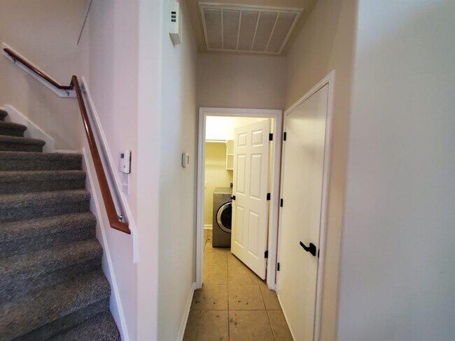 Building Photo - 19 W Spindle Tree Cir