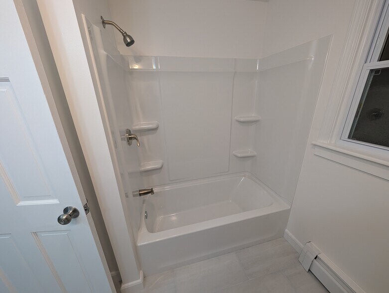 Building Photo - 246 Bonin St