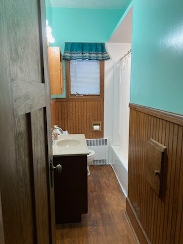 Main level bathroom - 3907 Peters Ave