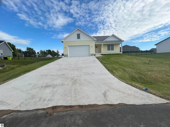 Building Photo - 4499 La Marche Cir