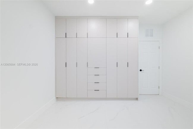 Building Photo - 5261 SW 89th Ave
