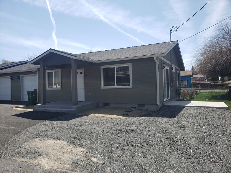 Building Photo - 1541 Derby St