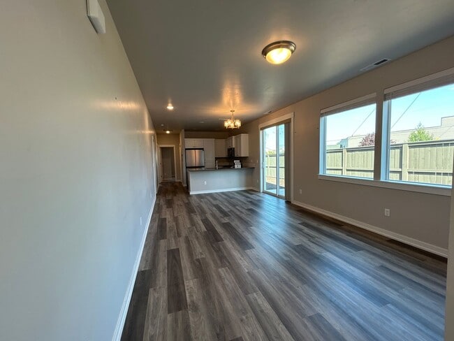 Building Photo - 2 Bedroom Duplex – Luderman Crossing - Bend - PENDING APPLICATION