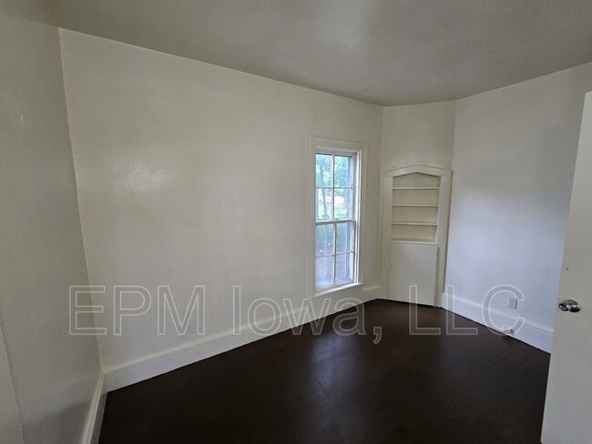 Building Photo - 820 Logan Ave