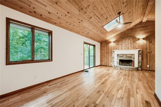 Building Photo - 570 Idlewood Dr NW