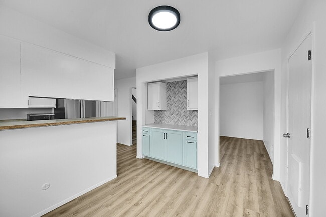 Building Photo - $2,195 - 3 Bed, 2 Bath Home in Loveland with Central AC and Fenced in Yard!