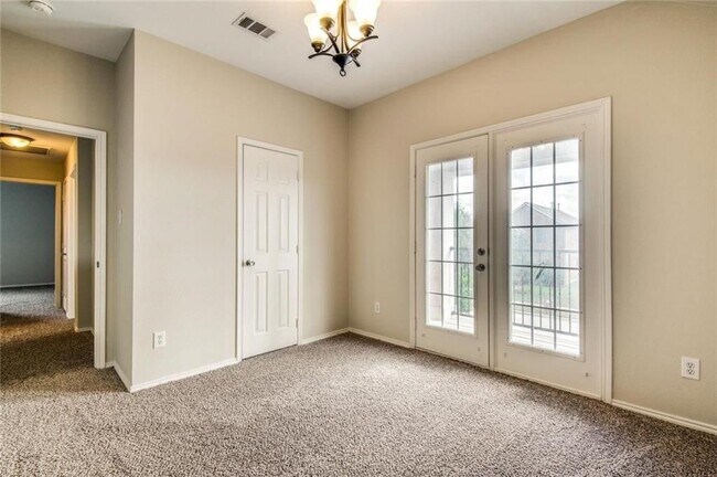 Building Photo - 13553 Valley Mills Dr