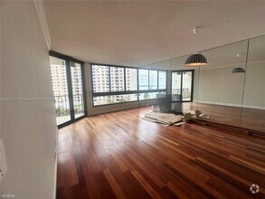 Building Photo - 1 br, 1.5 bath Condo - 520 Brickell Key Dr...