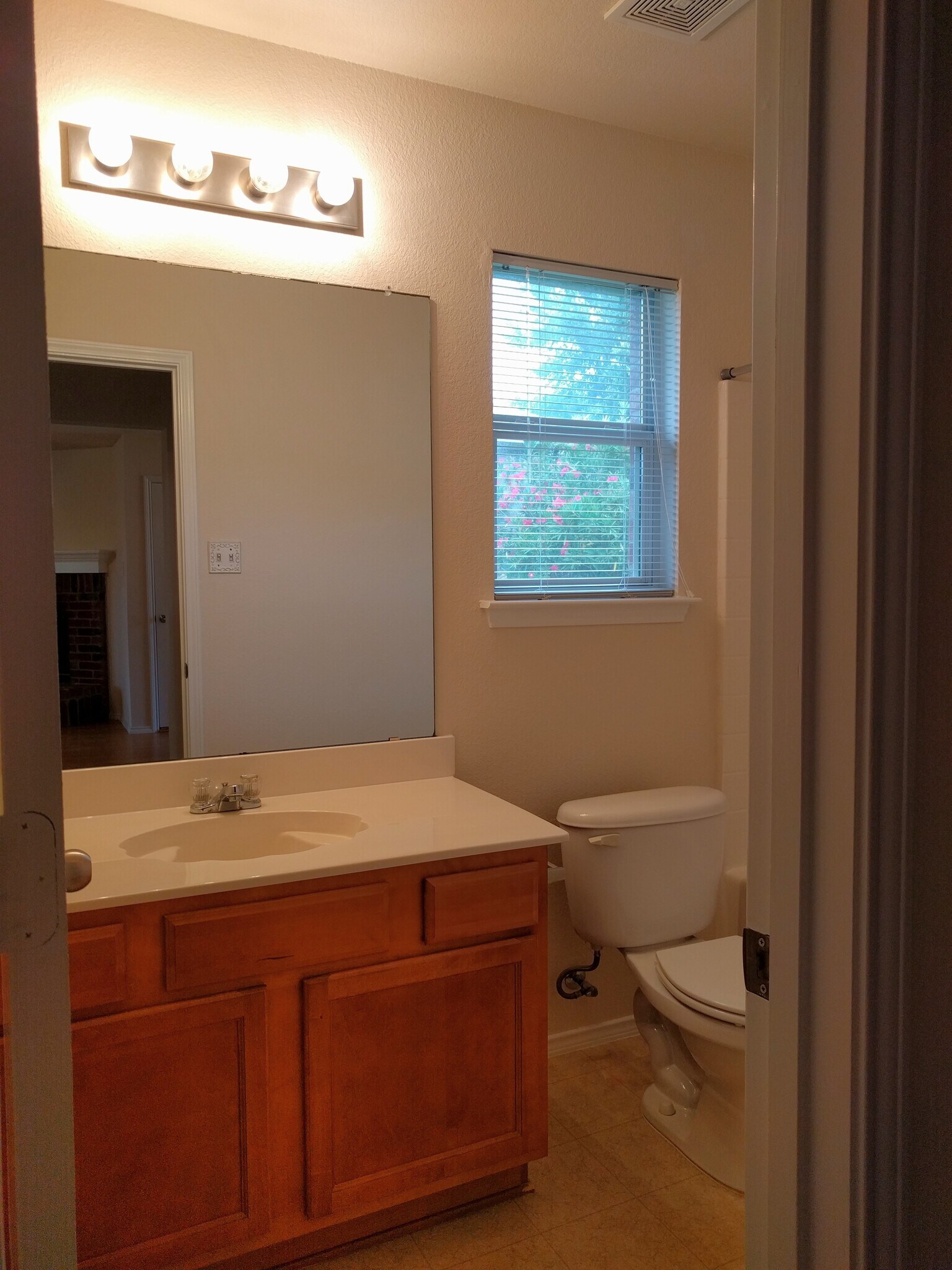 GUEST BATH - 510 Oxford Loop