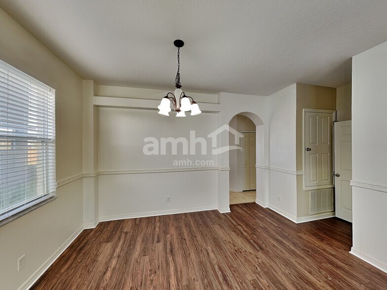 Building Photo - 513 Spring Leap Cir